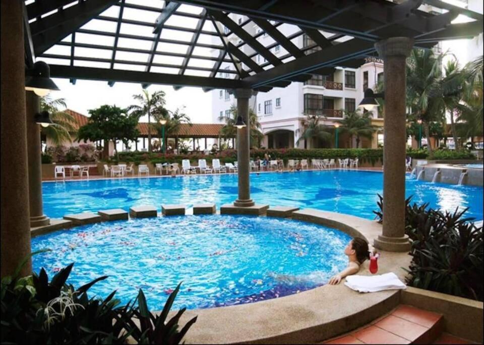 Instay Costa Mahkota With Seaview